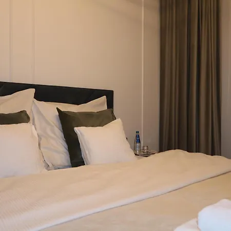 Grzybowska 37 Corolla Exclusive * Warszawa