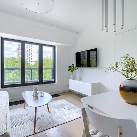 Grzybowska 37 Corolla Exclusive Varsovia