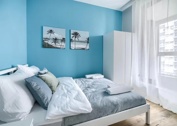 Grzybowska 37 Corolla Exclusive * Varsó