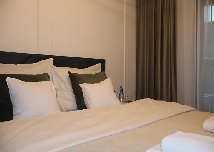 Grzybowska 37 Corolla Exclusive * Varsó