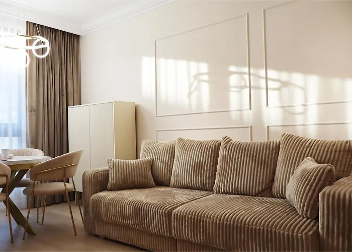 Grzybowska 37 Corolla Exclusive * Varsó