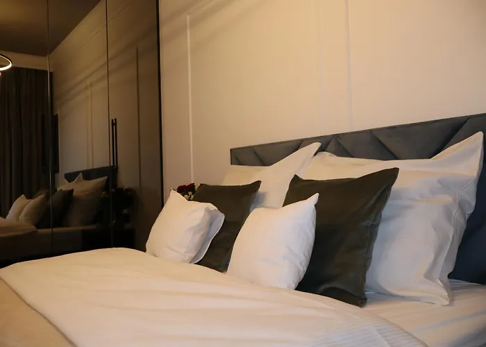 Grzybowska 37 Corolla Exclusive *