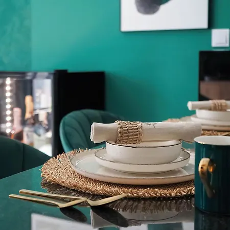 Grzybowska 37 Corolla Exclusive * Варшава