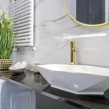 Grzybowska 37 Corolla Exclusive *