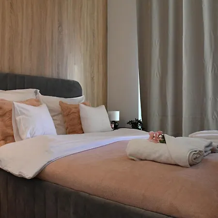 Grzybowska 37 Corolla Exclusive * Варшава