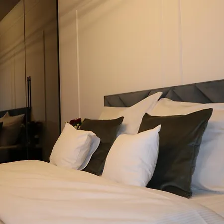 Grzybowska 37 Corolla Exclusive *